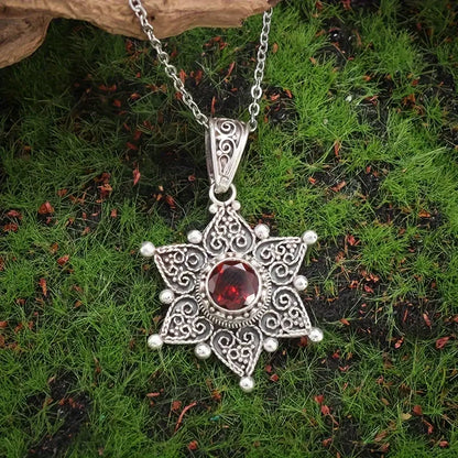 Jessindra | Carmalyth White Gold Necklace